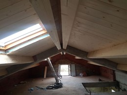 Cubierta de thermochip y estructura en vigas de madera de pino laminado 2